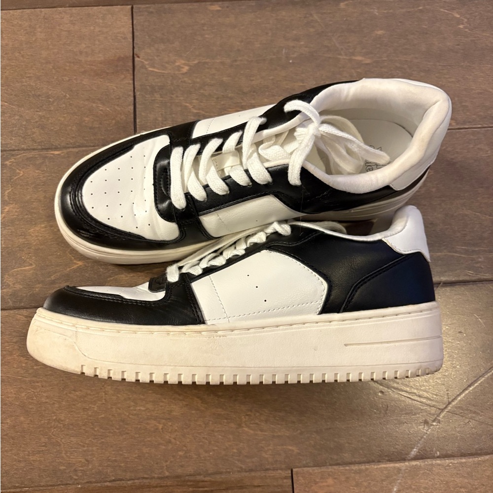 Black and White Women’s Sneakers